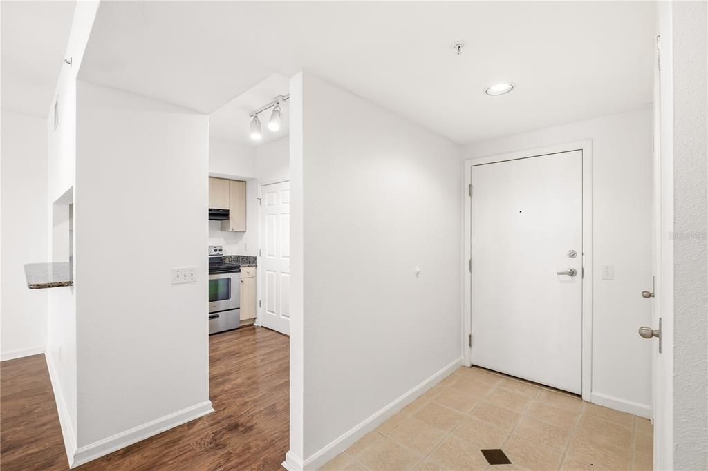 For Sale: $329,000 (2 beds, 2 baths, 1148 Square Feet)