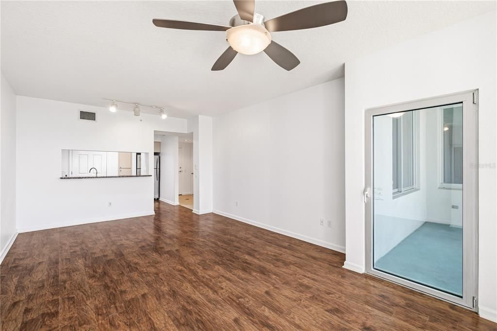 For Sale: $329,000 (2 beds, 2 baths, 1148 Square Feet)