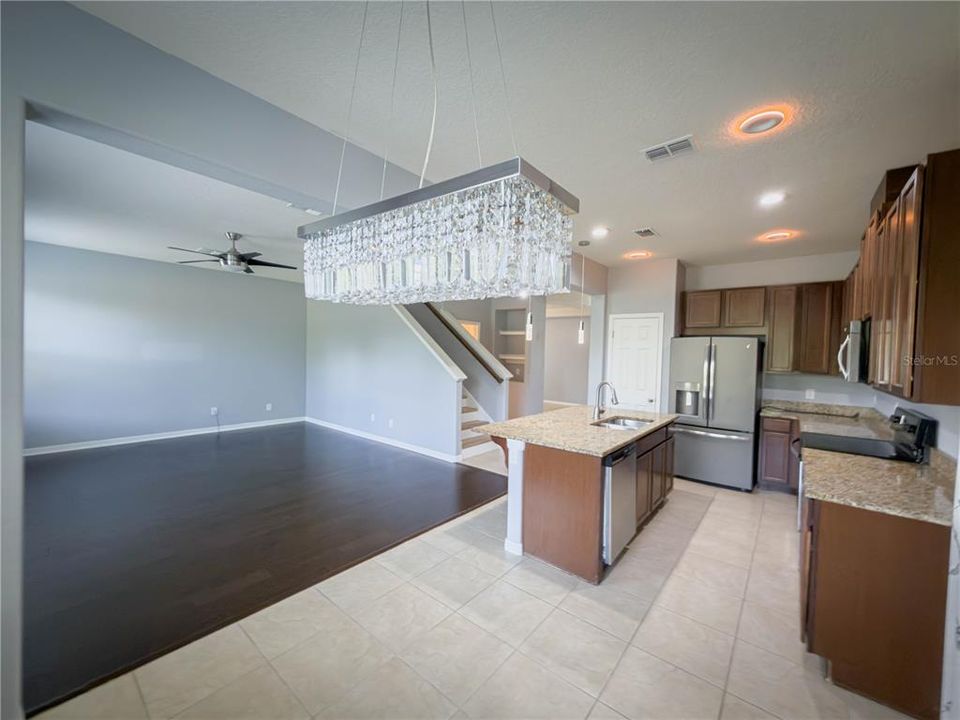 待售: $669,000 (3 贝兹, 2 浴室, 2448 平方英尺)