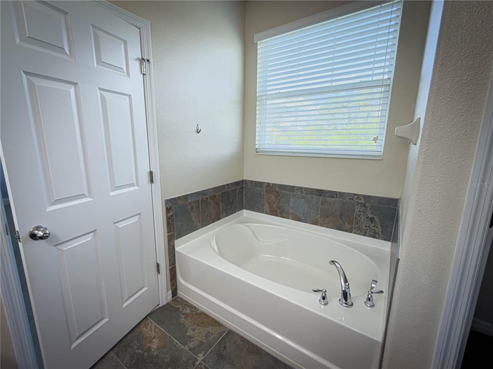 待售: $669,000 (3 贝兹, 2 浴室, 2448 平方英尺)