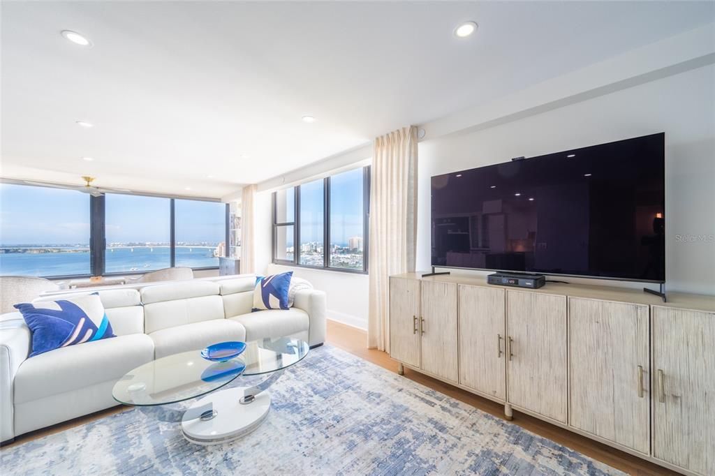 В аренду: $9,000 (2 спален, 2 ванн, 1636 Квадратных фут)