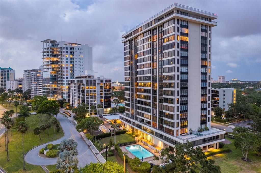 В аренду: $9,000 (2 спален, 2 ванн, 1636 Квадратных фут)