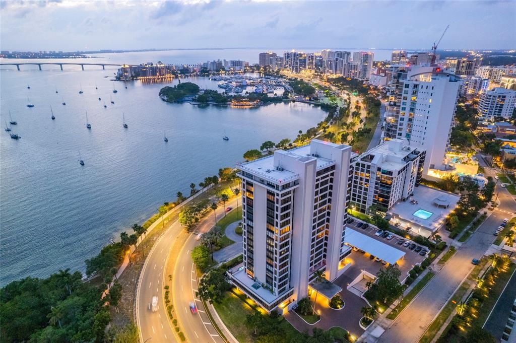 В аренду: $9,000 (2 спален, 2 ванн, 1636 Квадратных фут)