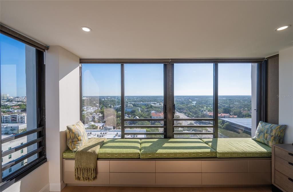 В аренду: $9,000 (2 спален, 2 ванн, 1636 Квадратных фут)