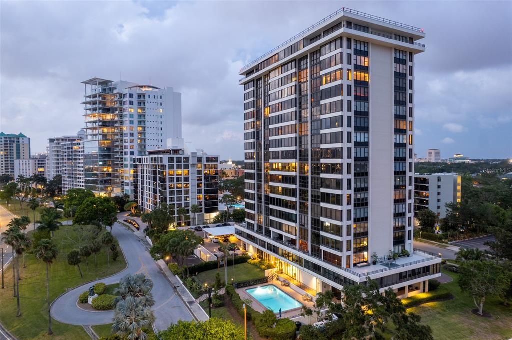 В аренду: $9,000 (2 спален, 2 ванн, 1636 Квадратных фут)