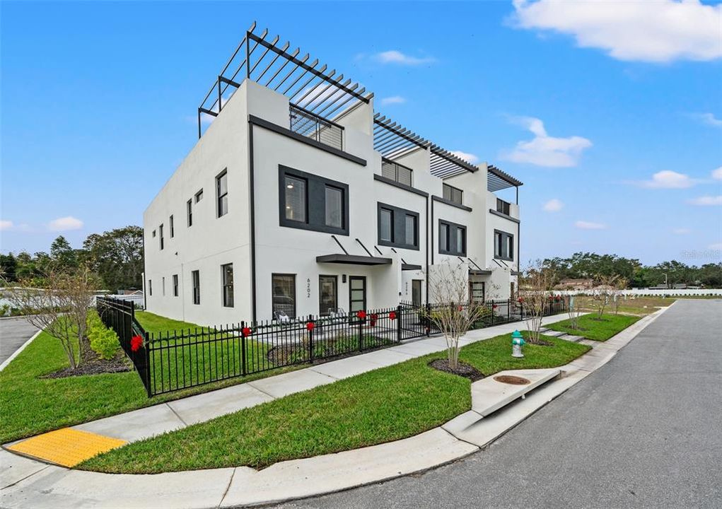 En Venta: $679,000 (2 camas, 2 baños, 2351 Pies cuadrados)