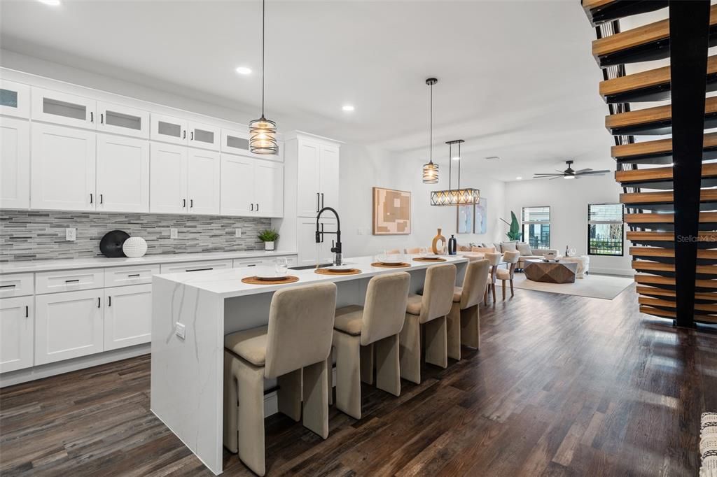 En Venta: $679,000 (2 camas, 2 baños, 2351 Pies cuadrados)