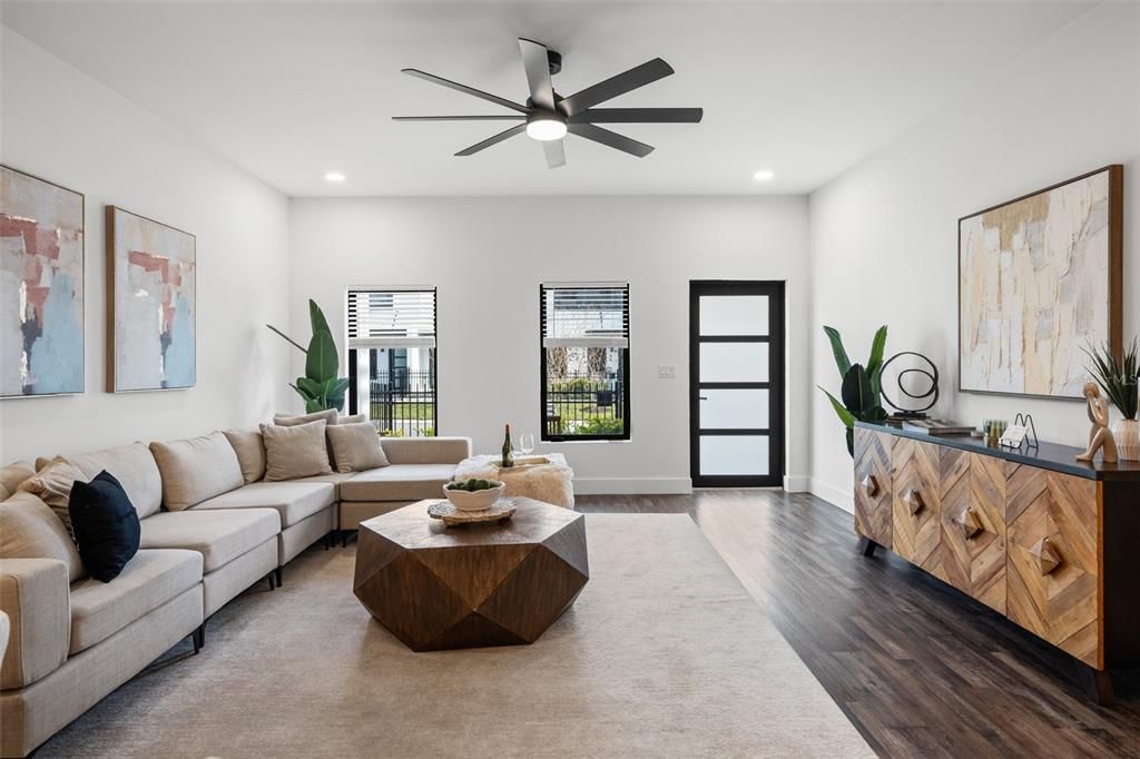 En Venta: $679,000 (2 camas, 2 baños, 2351 Pies cuadrados)