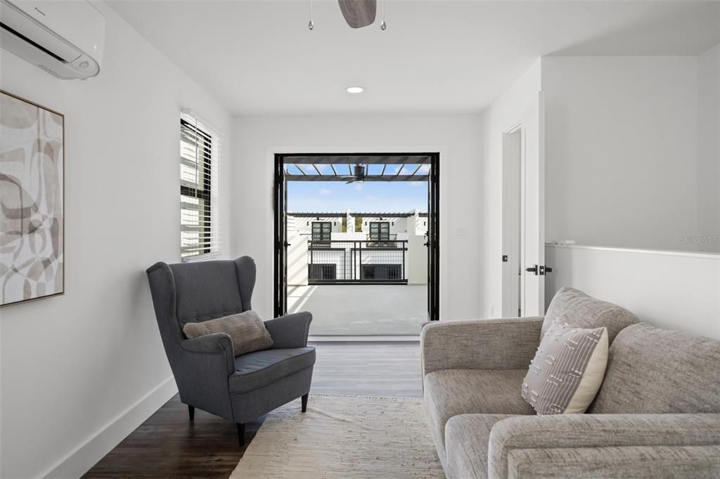 En Venta: $679,000 (2 camas, 2 baños, 2351 Pies cuadrados)