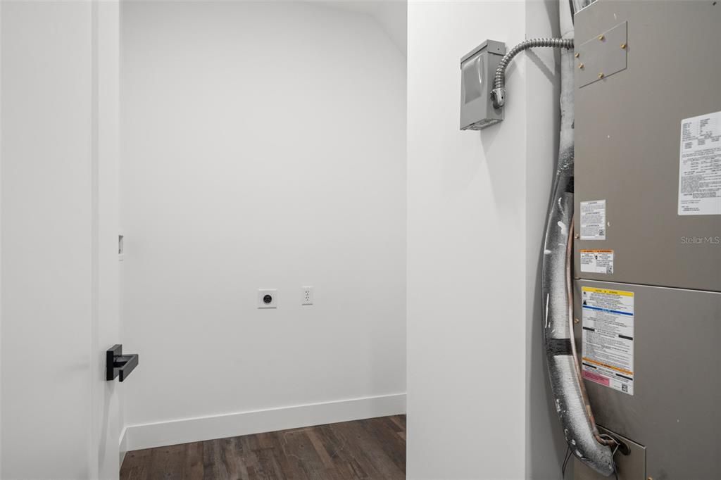 En Venta: $679,000 (2 camas, 2 baños, 2351 Pies cuadrados)