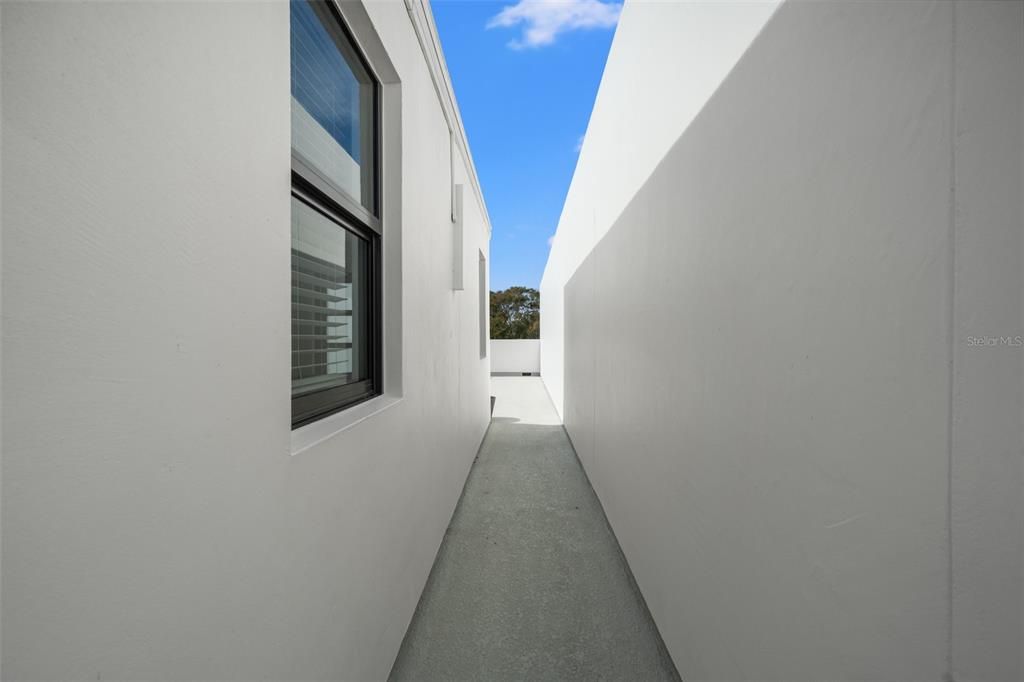 En Venta: $679,000 (2 camas, 2 baños, 2351 Pies cuadrados)