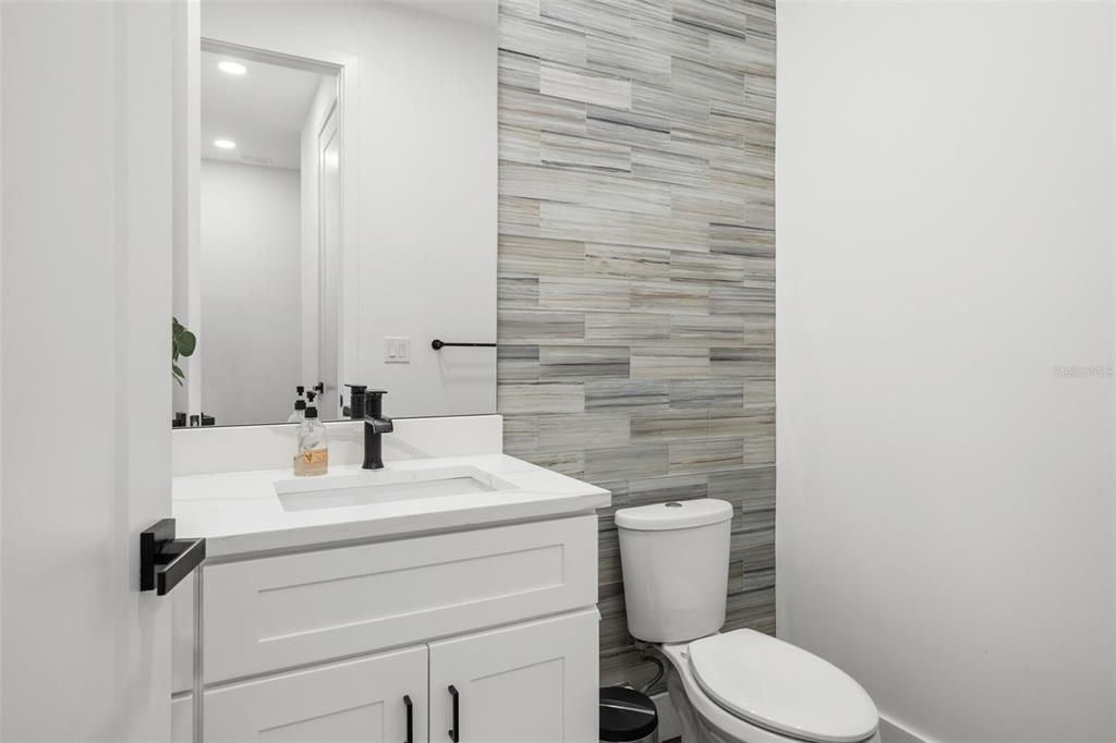 En Venta: $679,000 (2 camas, 2 baños, 2351 Pies cuadrados)