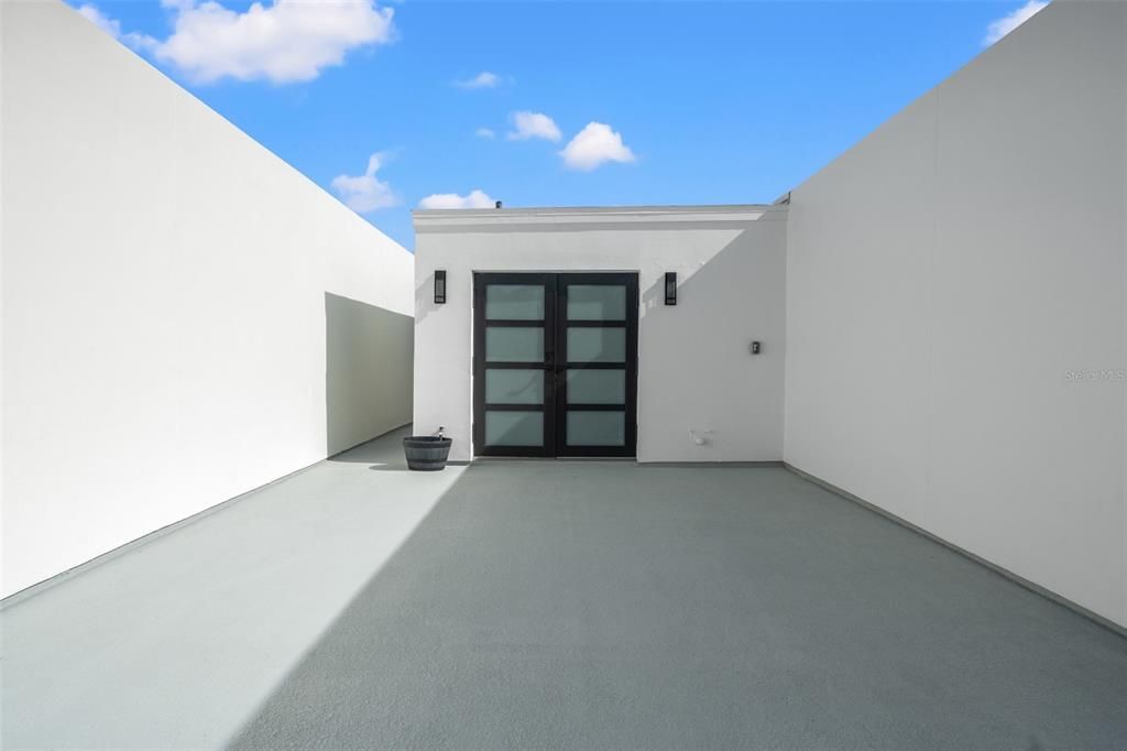 En Venta: $679,000 (2 camas, 2 baños, 2351 Pies cuadrados)