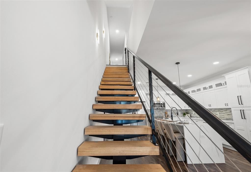 En Venta: $679,000 (2 camas, 2 baños, 2351 Pies cuadrados)