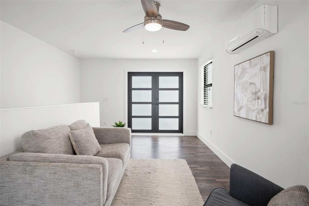 En Venta: $679,000 (2 camas, 2 baños, 2351 Pies cuadrados)