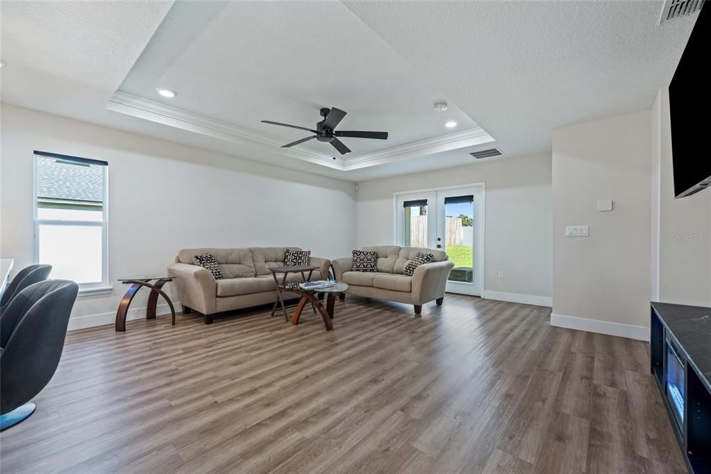 合同活跃: $379,990 (3 贝兹, 2 浴室, 1564 平方英尺)