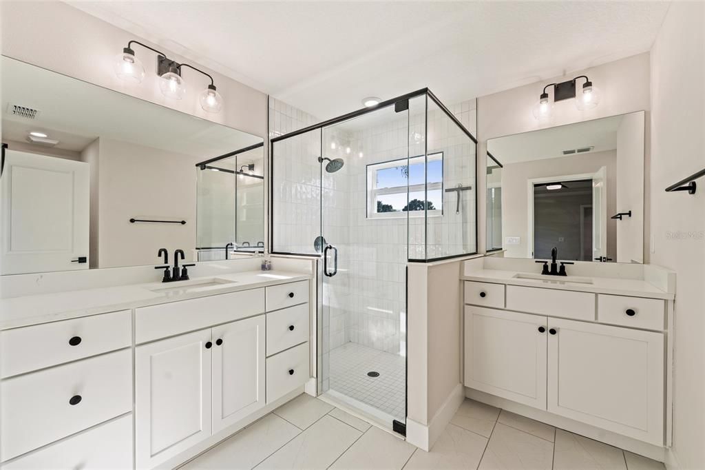 合同活跃: $379,990 (3 贝兹, 2 浴室, 1564 平方英尺)