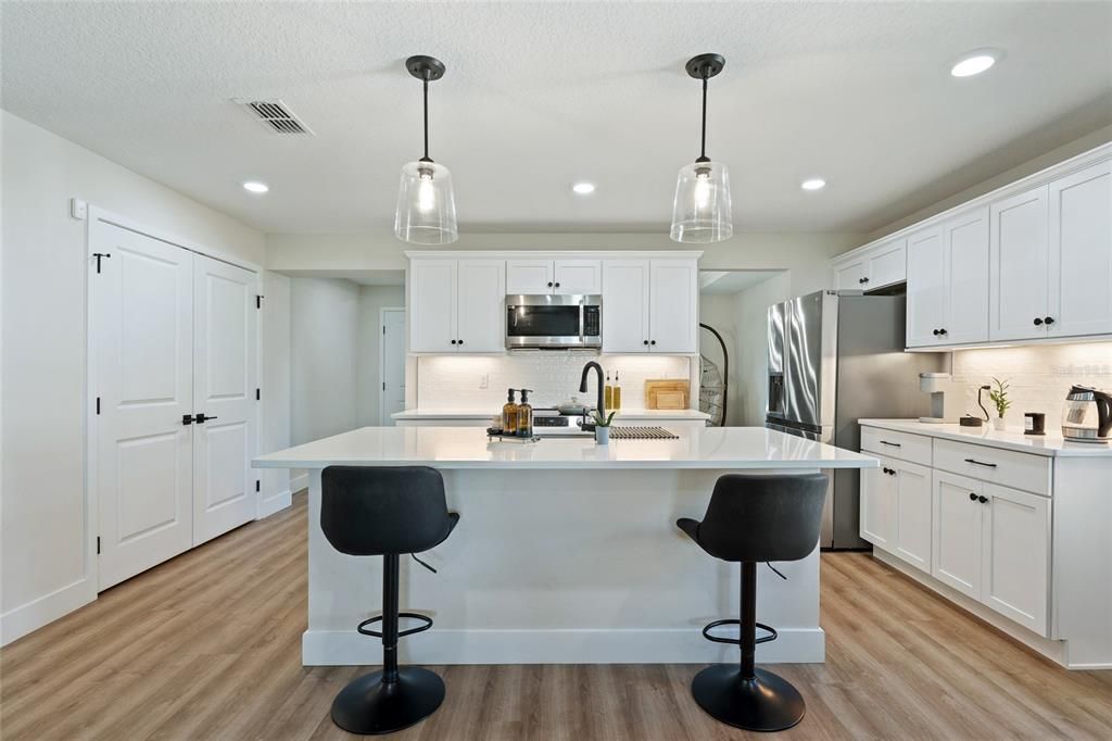 合同活跃: $379,990 (3 贝兹, 2 浴室, 1564 平方英尺)