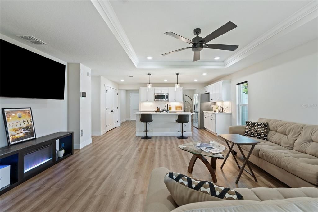 合同活跃: $379,990 (3 贝兹, 2 浴室, 1564 平方英尺)