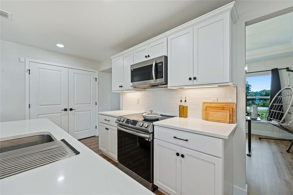 合同活跃: $379,990 (3 贝兹, 2 浴室, 1564 平方英尺)