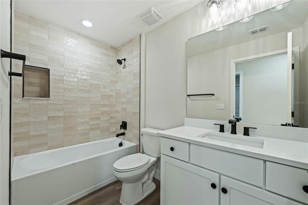 合同活跃: $379,990 (3 贝兹, 2 浴室, 1564 平方英尺)