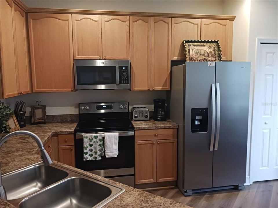 待售: $279,900 (2 贝兹, 2 浴室, 1335 平方英尺)