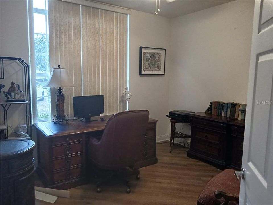 待售: $279,900 (2 贝兹, 2 浴室, 1335 平方英尺)