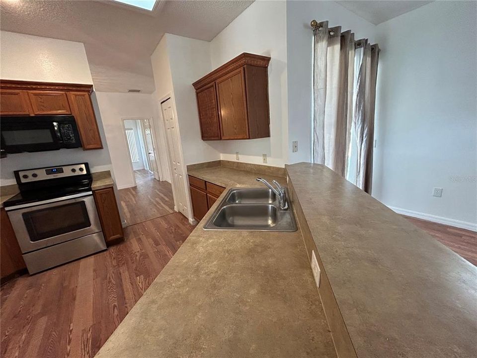 待售: $310,000 (3 贝兹, 2 浴室, 1876 平方英尺)