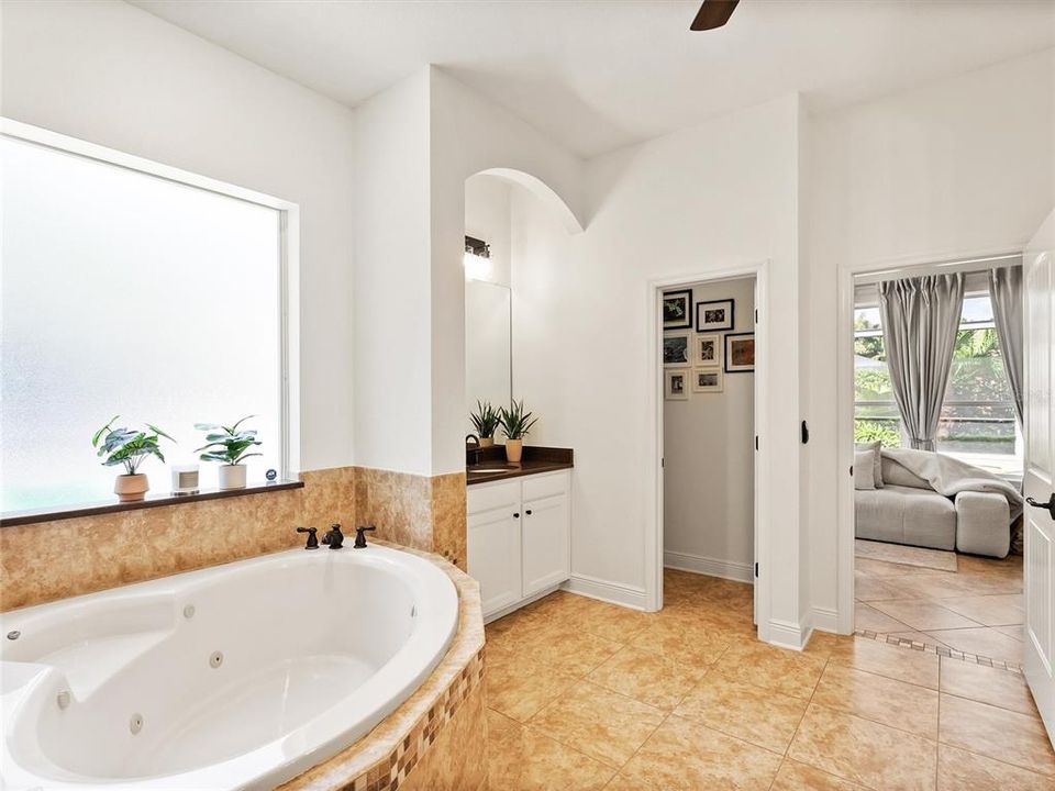 For Sale: $1,850,000 (5 beds, 4 baths, 4794 Square Feet)