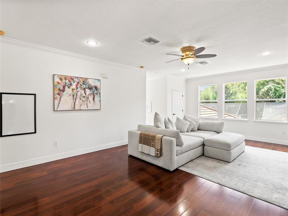 For Sale: $1,850,000 (5 beds, 4 baths, 4794 Square Feet)