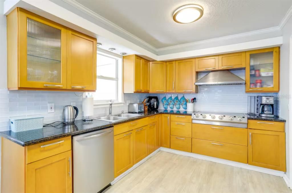 For Sale: $729,000 (5 beds, 3 baths, 2723 Square Feet)