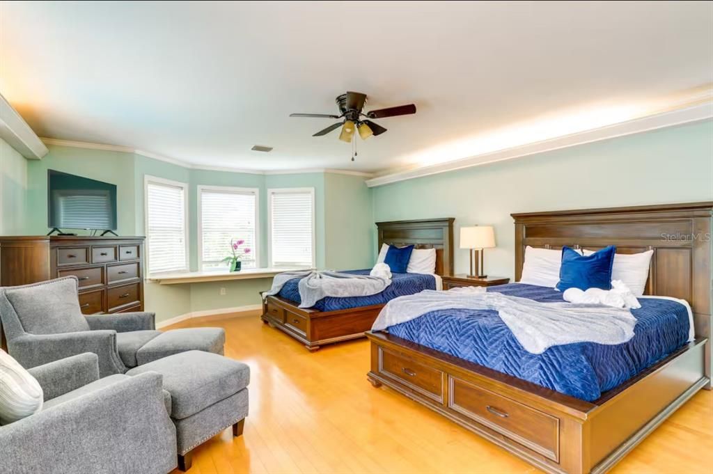 For Sale: $729,000 (5 beds, 3 baths, 2723 Square Feet)