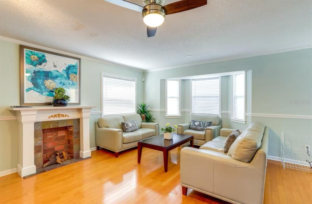 For Sale: $729,000 (5 beds, 3 baths, 2723 Square Feet)