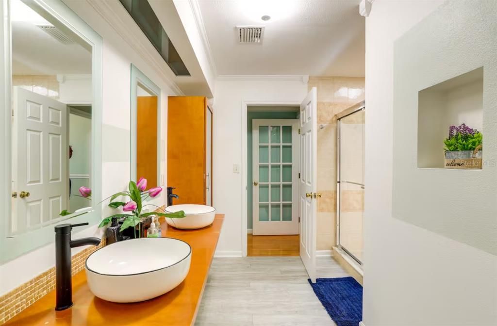 For Sale: $729,000 (5 beds, 3 baths, 2723 Square Feet)