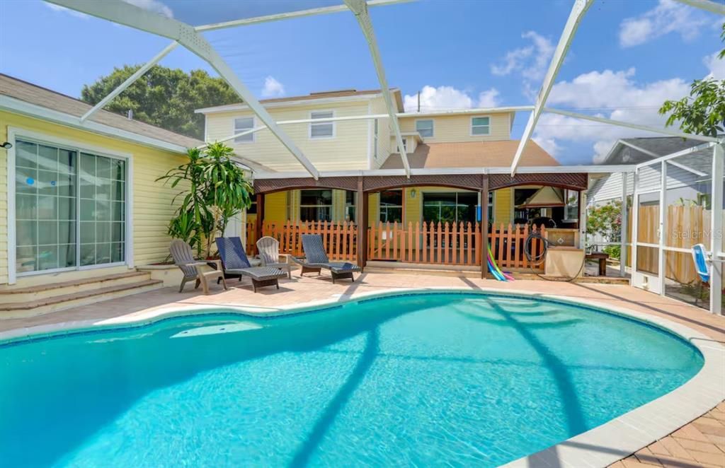 For Sale: $729,000 (5 beds, 3 baths, 2723 Square Feet)