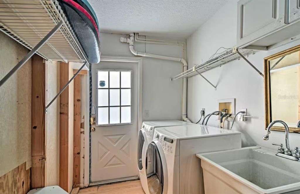 For Sale: $729,000 (5 beds, 3 baths, 2723 Square Feet)