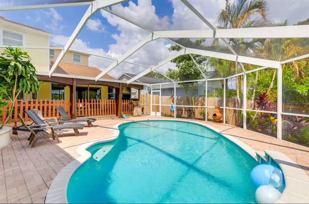 For Sale: $729,000 (5 beds, 3 baths, 2723 Square Feet)