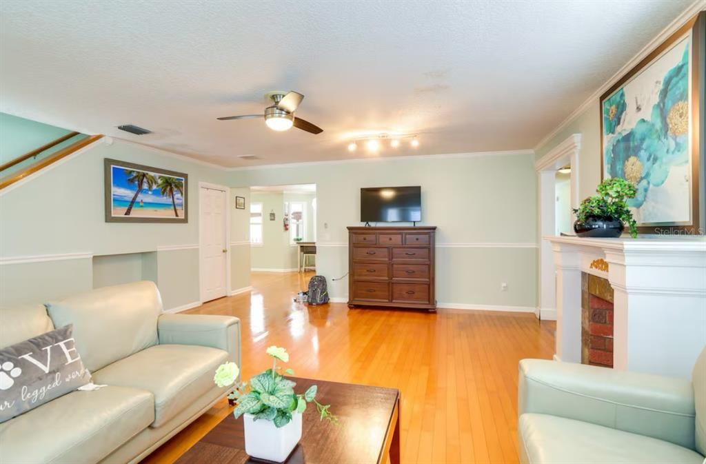 For Sale: $729,000 (5 beds, 3 baths, 2723 Square Feet)