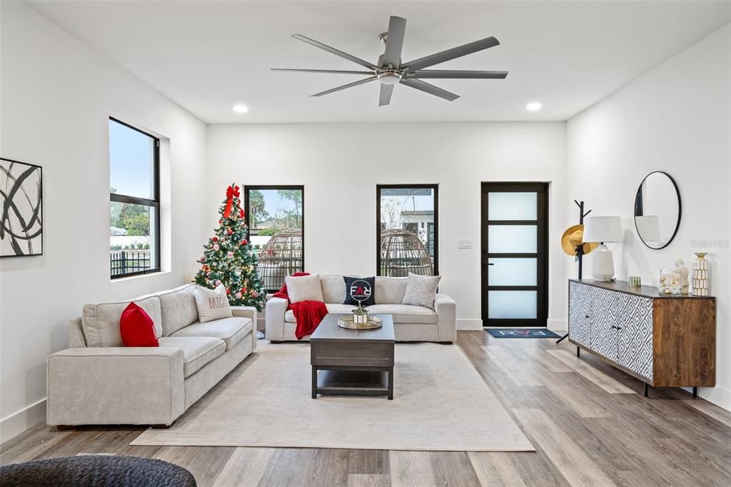 En Venta: $749,000 (3 camas, 2 baños, 2351 Pies cuadrados)