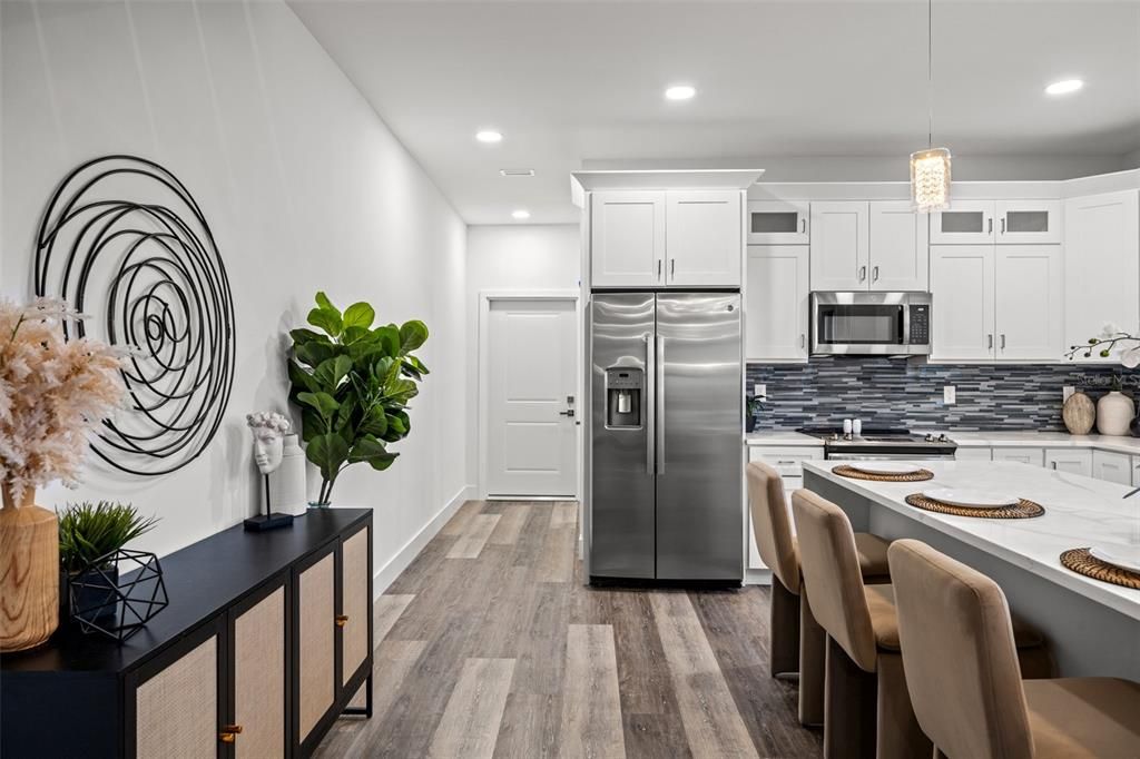 En Venta: $749,000 (3 camas, 2 baños, 2351 Pies cuadrados)