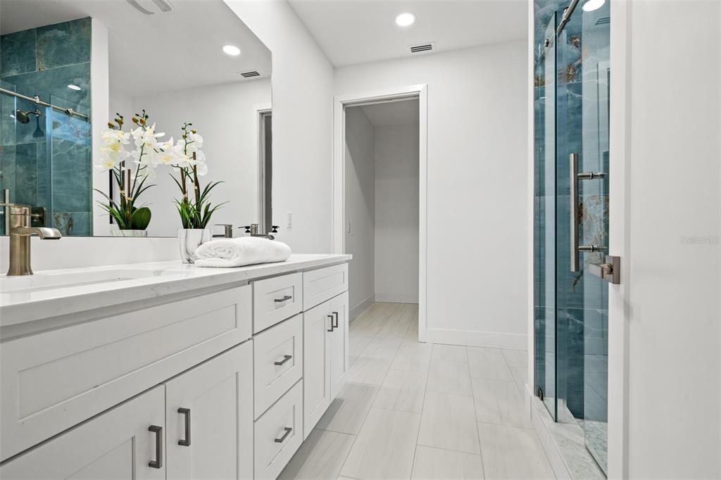 En Venta: $749,000 (3 camas, 2 baños, 2351 Pies cuadrados)