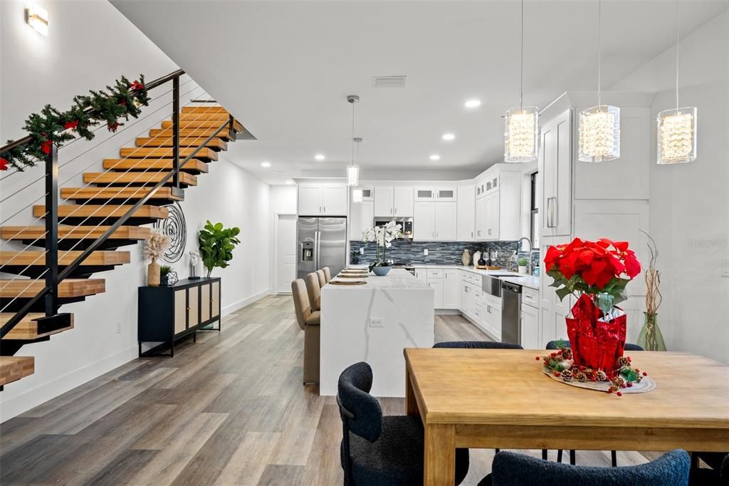 En Venta: $749,000 (3 camas, 2 baños, 2351 Pies cuadrados)