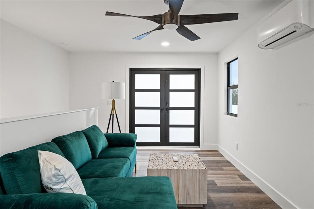 En Venta: $749,000 (3 camas, 2 baños, 2351 Pies cuadrados)