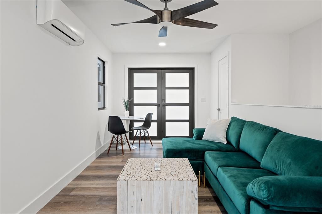 En Venta: $749,000 (3 camas, 2 baños, 2351 Pies cuadrados)