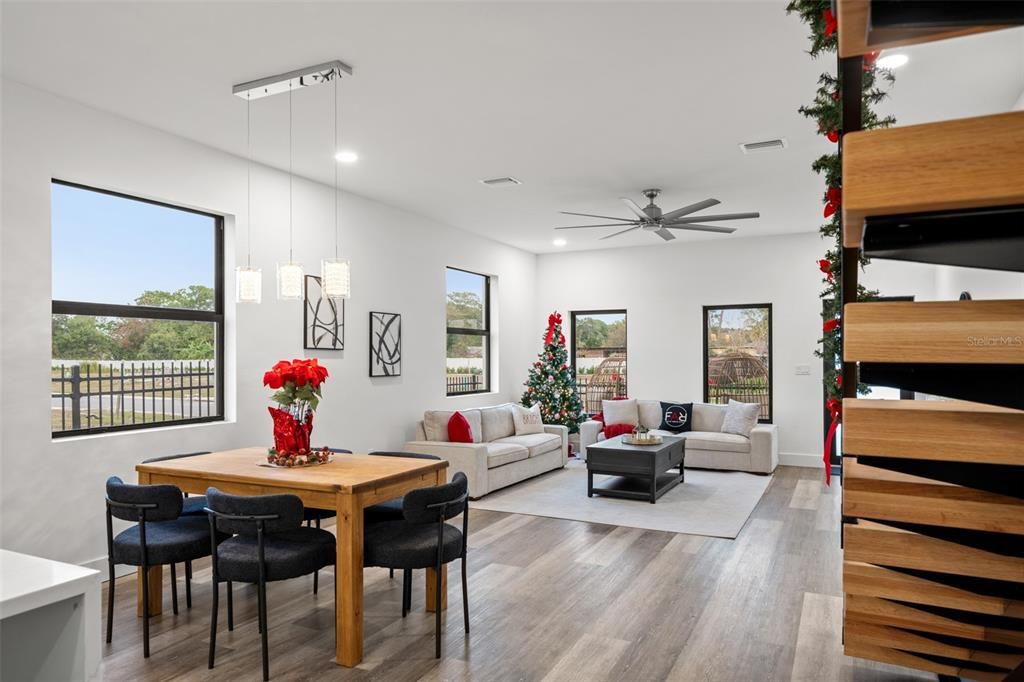 En Venta: $749,000 (3 camas, 2 baños, 2351 Pies cuadrados)