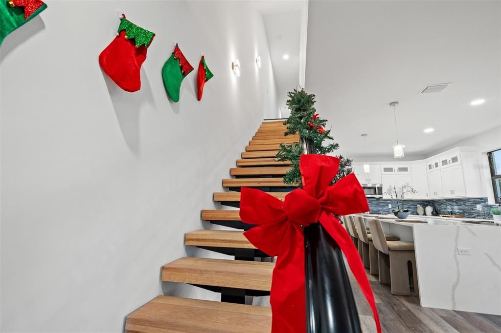 En Venta: $749,000 (3 camas, 2 baños, 2351 Pies cuadrados)