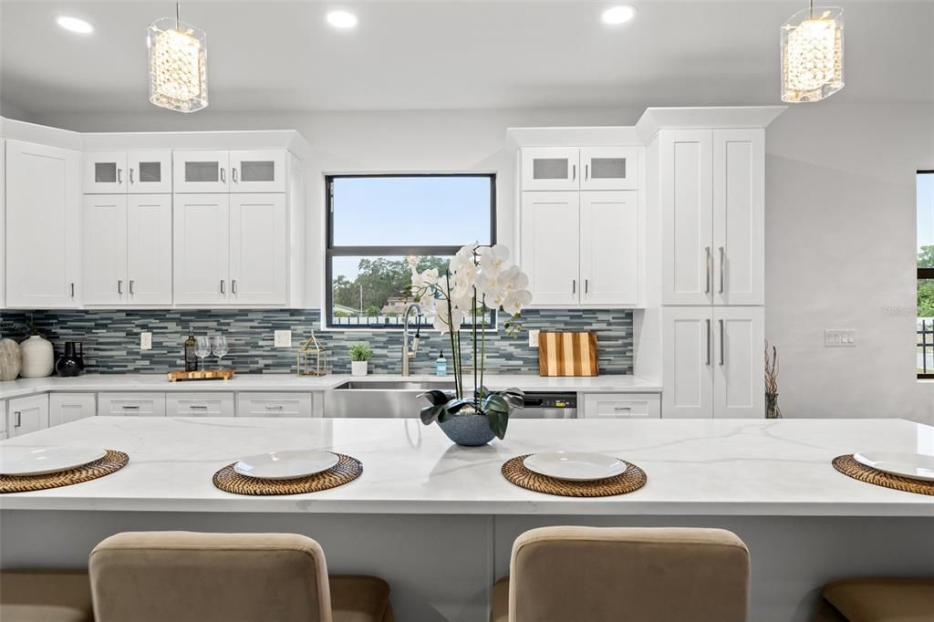 En Venta: $749,000 (3 camas, 2 baños, 2351 Pies cuadrados)