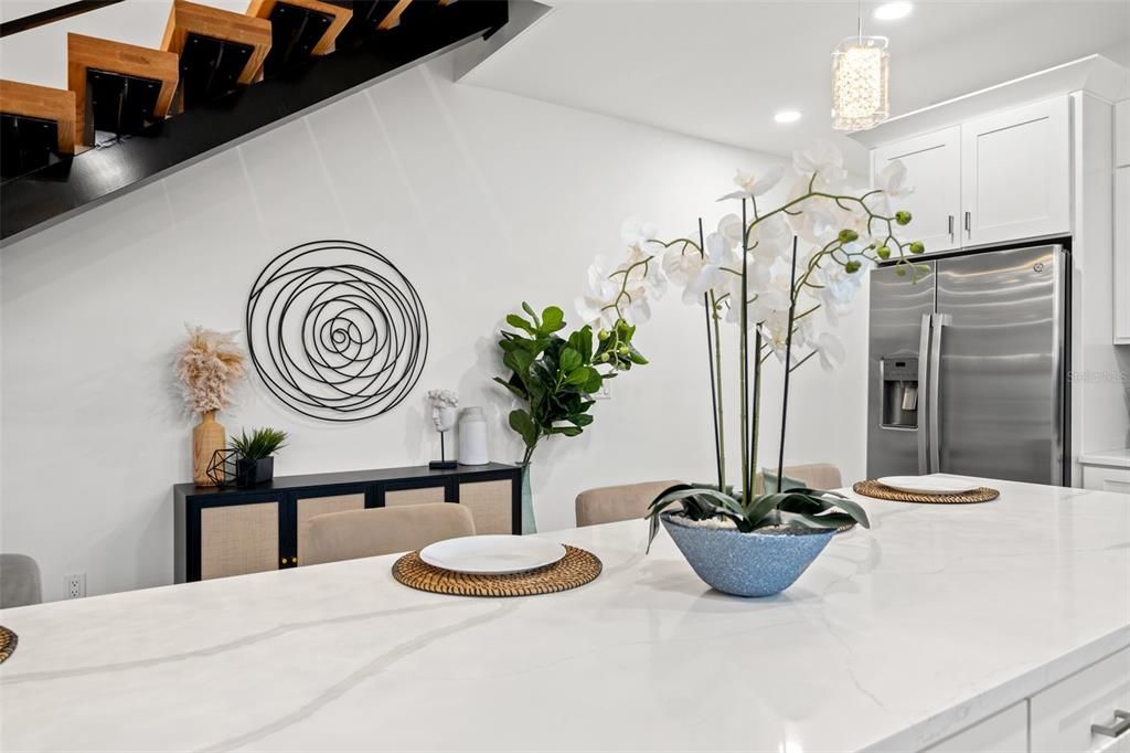 En Venta: $749,000 (3 camas, 2 baños, 2351 Pies cuadrados)