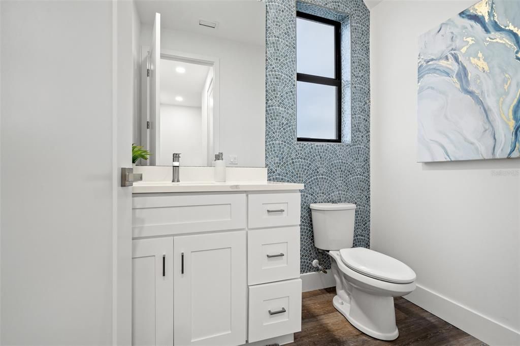 En Venta: $749,000 (3 camas, 2 baños, 2351 Pies cuadrados)