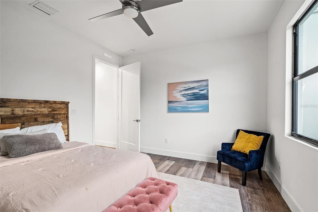 En Venta: $749,000 (3 camas, 2 baños, 2351 Pies cuadrados)